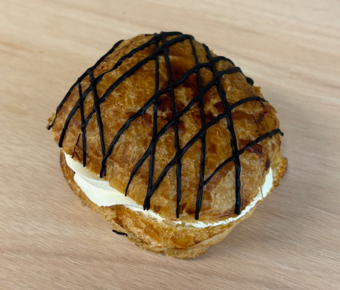 Fastelavnsbolle m. fløde,creme og saltkaramel